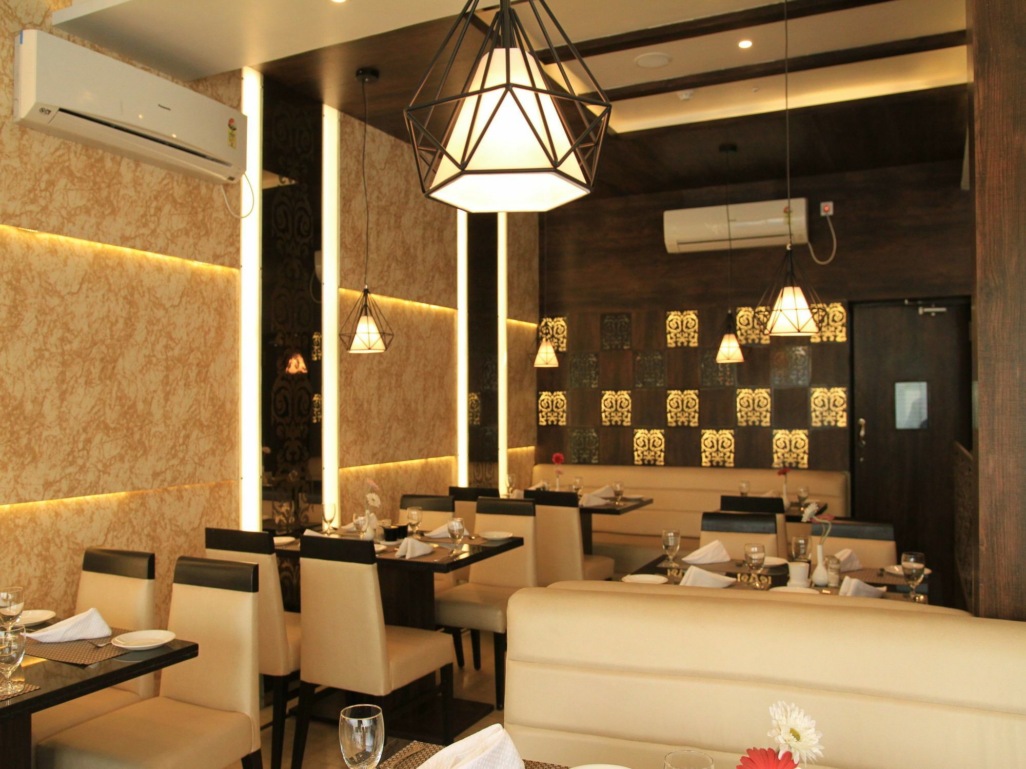 โอโย 7790 โฮเต็ล รอยัล ไฮต์ Hotel โกลกาตา ภายนอก รูปภาพ