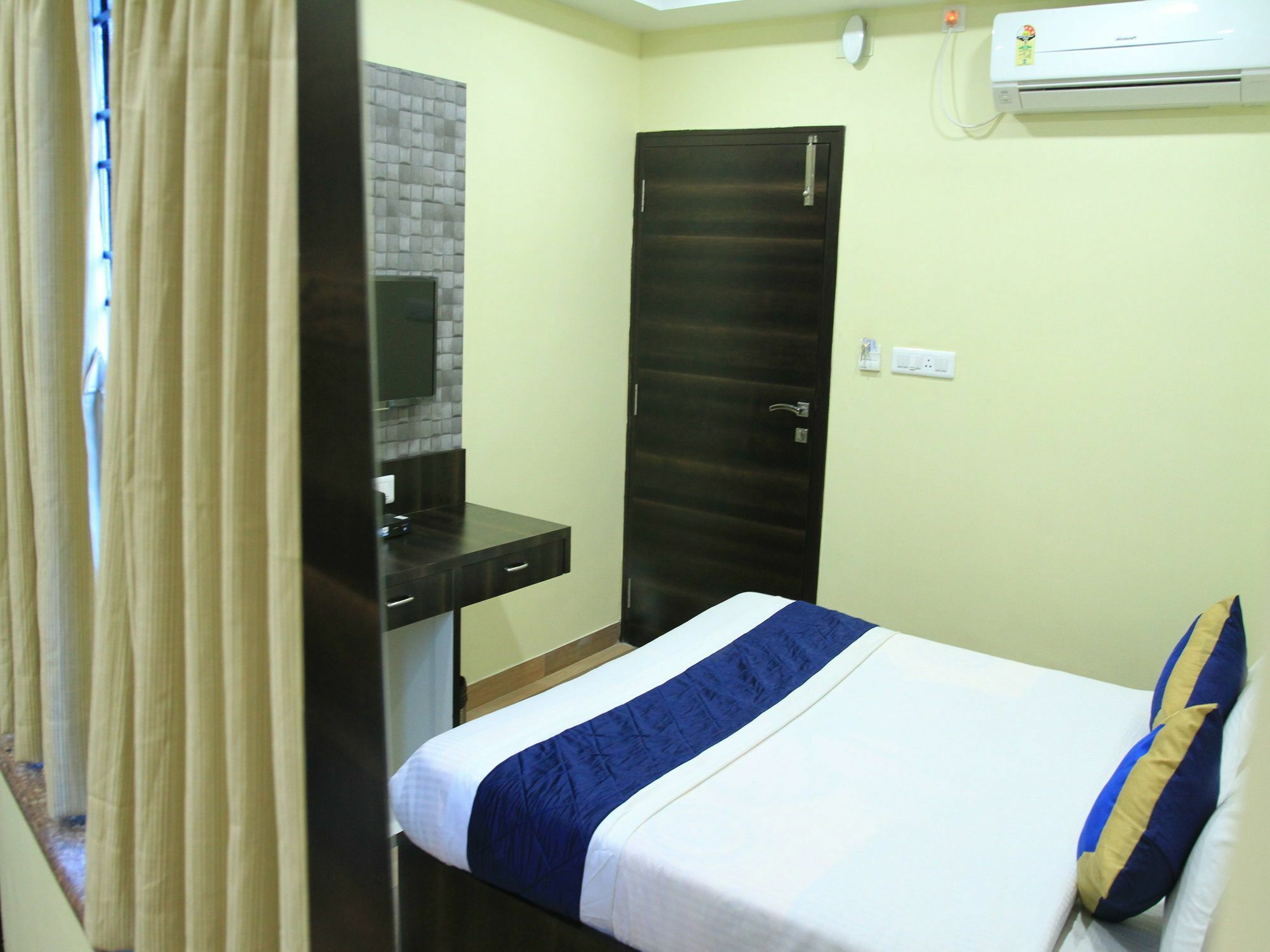 โอโย 7790 โฮเต็ล รอยัล ไฮต์ Hotel โกลกาตา ภายนอก รูปภาพ