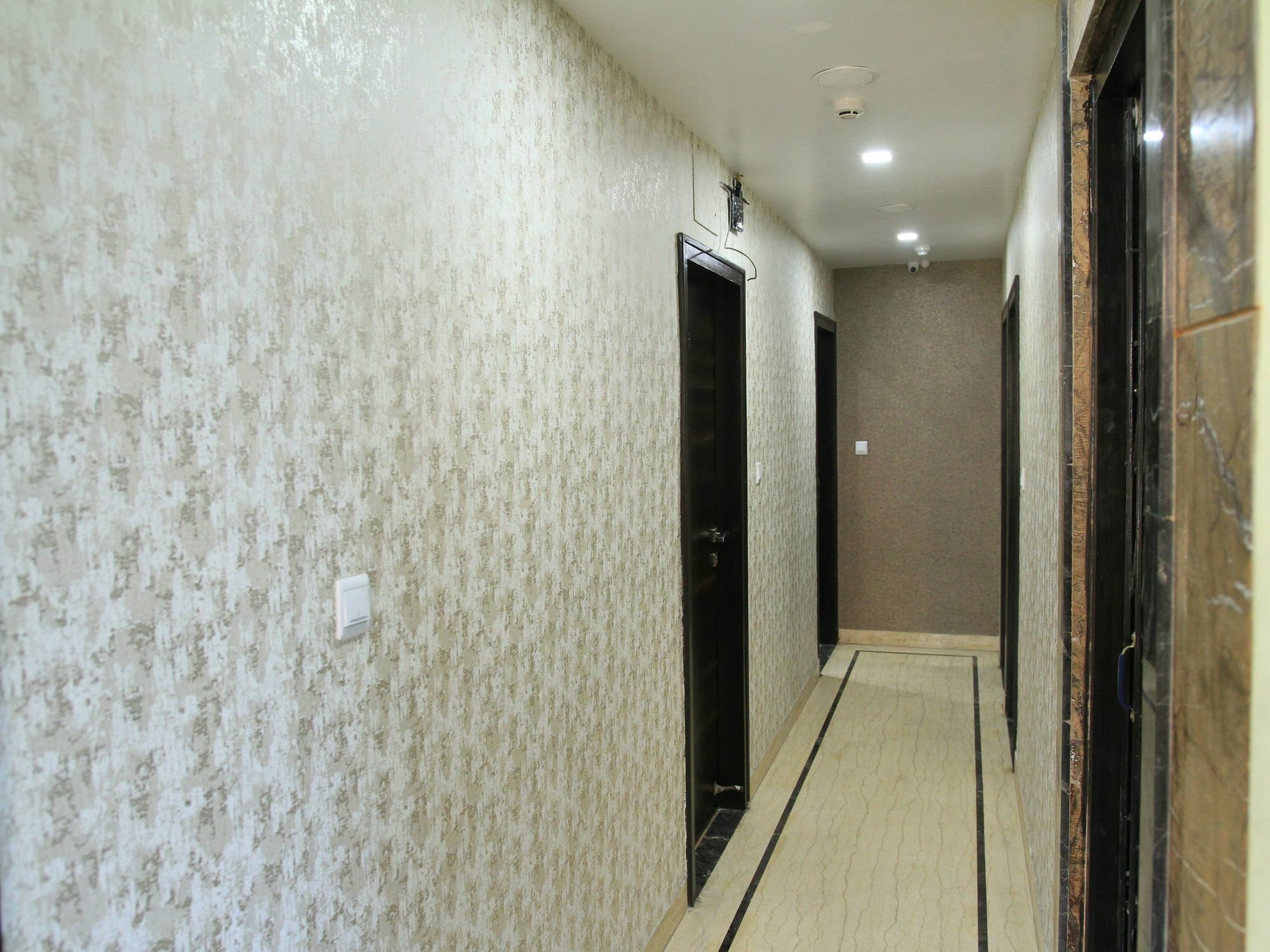 โอโย 7790 โฮเต็ล รอยัล ไฮต์ Hotel โกลกาตา ภายนอก รูปภาพ